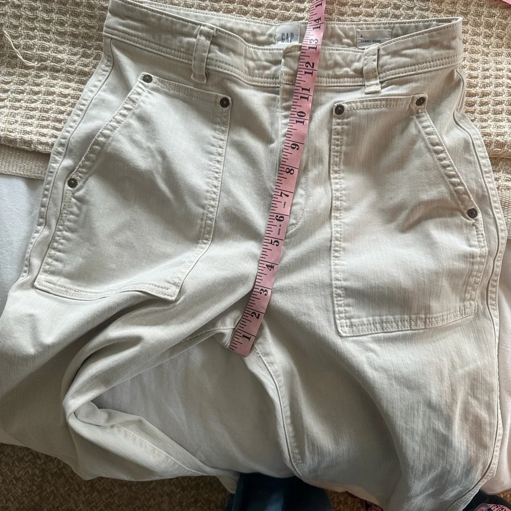 GAP High Waisted Cream/Beige Cotton Barrel Khaki Pants - Size 8 - Picture 15 of 16